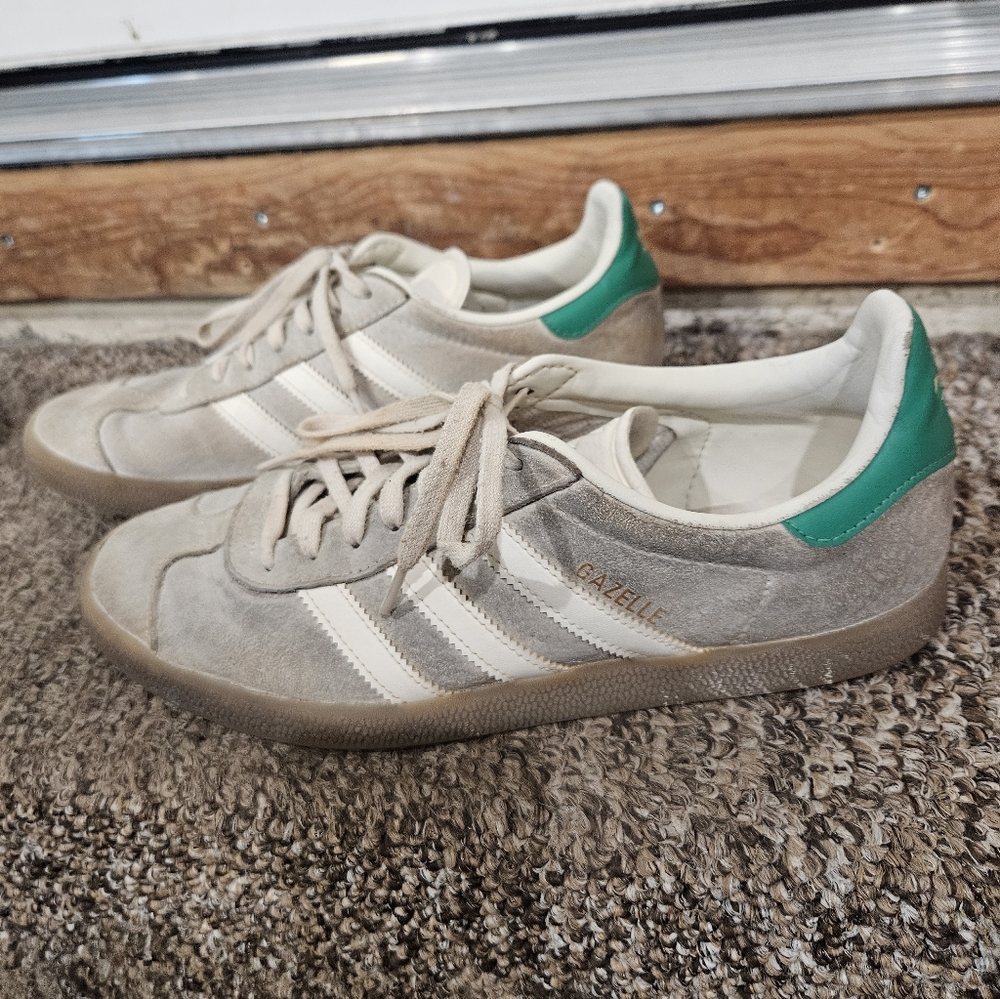 adidas Gazelle Men's Beige Suede Sneakers with White Stripes and Green Heel